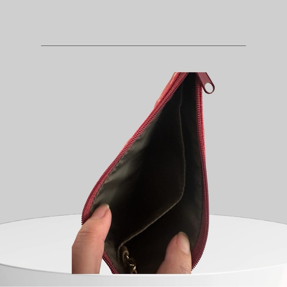 Dooney & Bourke red and tan signature envelope wristlet zipper wallet - Picture 4 of 8